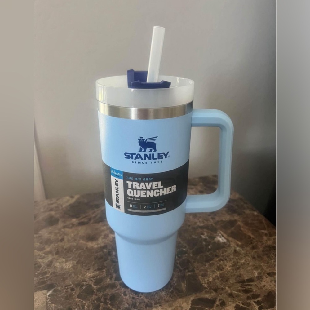 BNWT Stanley 40oz Cornflower